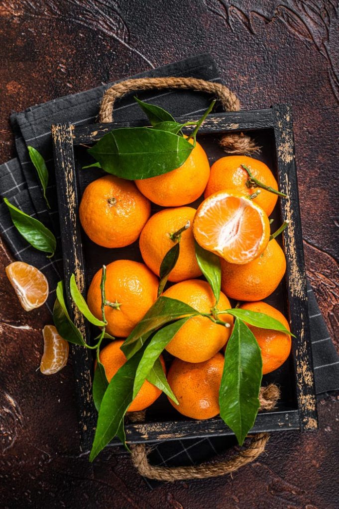 mandarinas frescas recién cortadas